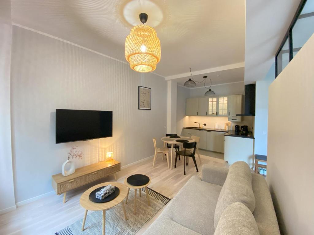 Μια τηλεόραση ή/και κέντρο ψυχαγωγίας στο Kyoto Apartment