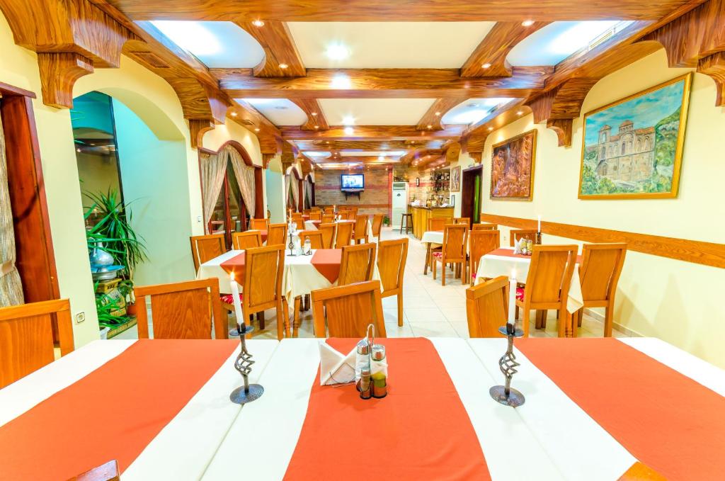 Restaurace v ubytování Hotel Cosmos