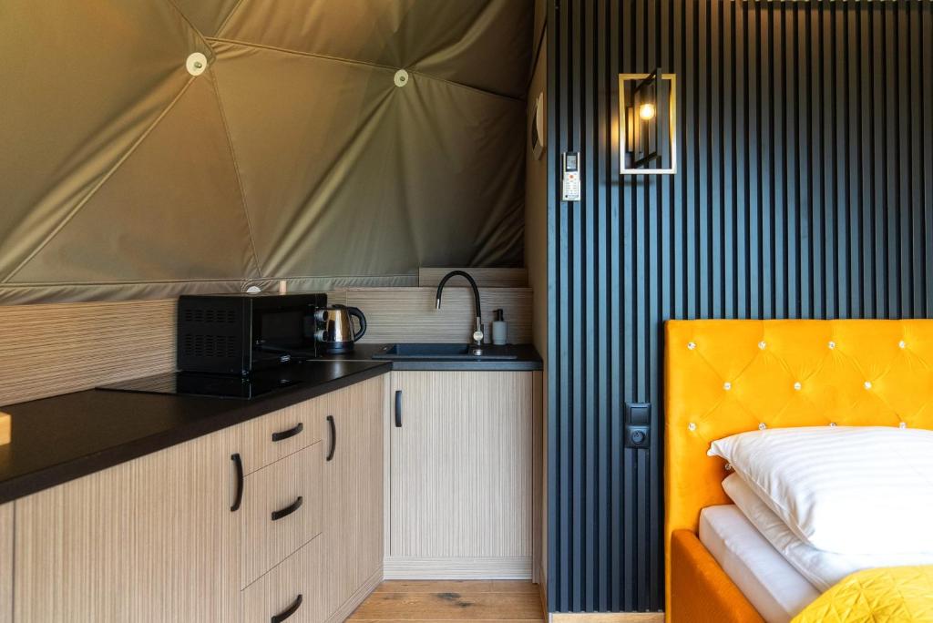 Diamond Glamp & Jacuzzi - 7