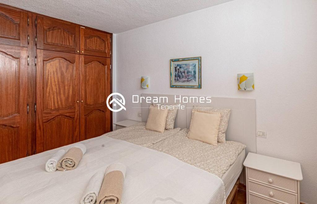 Posteľ alebo postele v izbe v ubytovaní Oceanfront Neptuno Apt By Dream Homes Tenerife