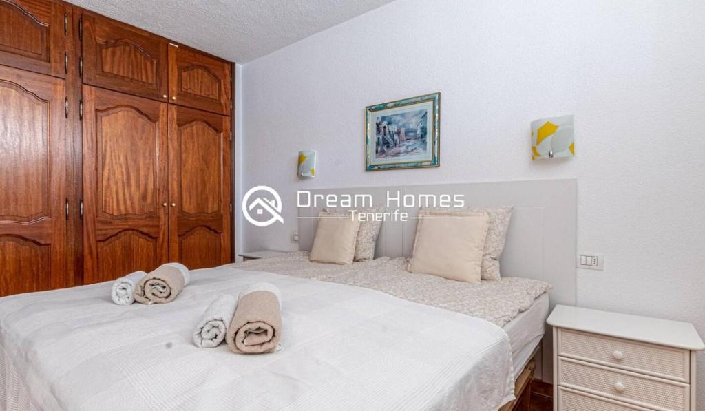 Posteľ alebo postele v izbe v ubytovaní Oceanfront Neptuno Apt By Dream Homes Tenerife