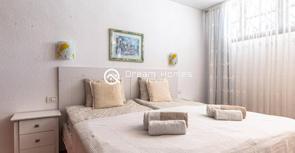 Posteľ alebo postele v izbe v ubytovaní Oceanfront Neptuno Apt By Dream Homes Tenerife
