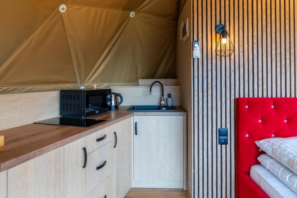 Diamond Glamp & Jacuzzi - 16