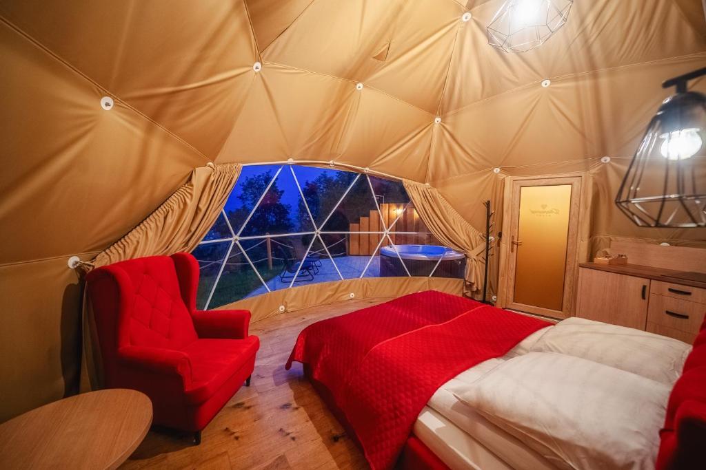 Diamond Glamp & Jacuzzi - 18