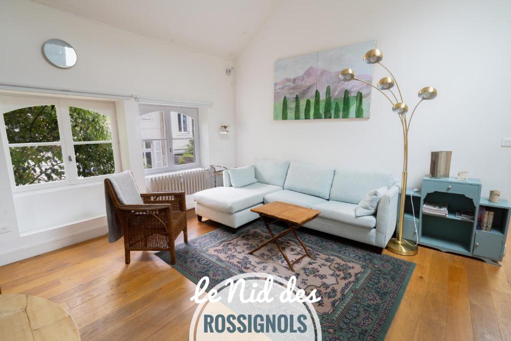 a living room with a couch and a table at Le Nid des Rossignols in Angers