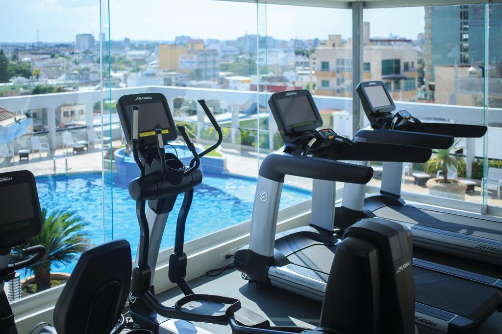 Fitness centrum a/nebo fitness zařízení v ubytování DoubleTree by Hilton Veracruz