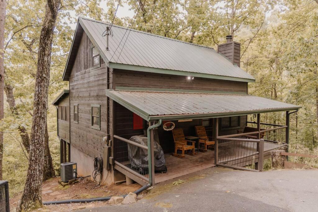 a cabin in the woods with a table and chairs at Misty Mountain Sunrise in Sevierville