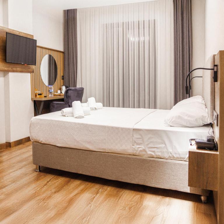 Querencia Suit Hotel - Deluxe Doppel- Oder Zweibettzimmer Mit Flussblick