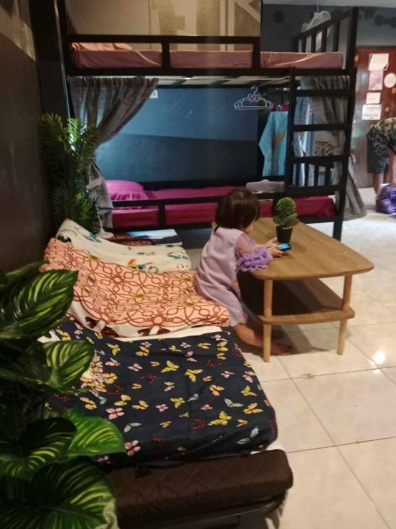 Postel nebo postele na pokoji v ubytování Koh Tao Mae Haad Hostel