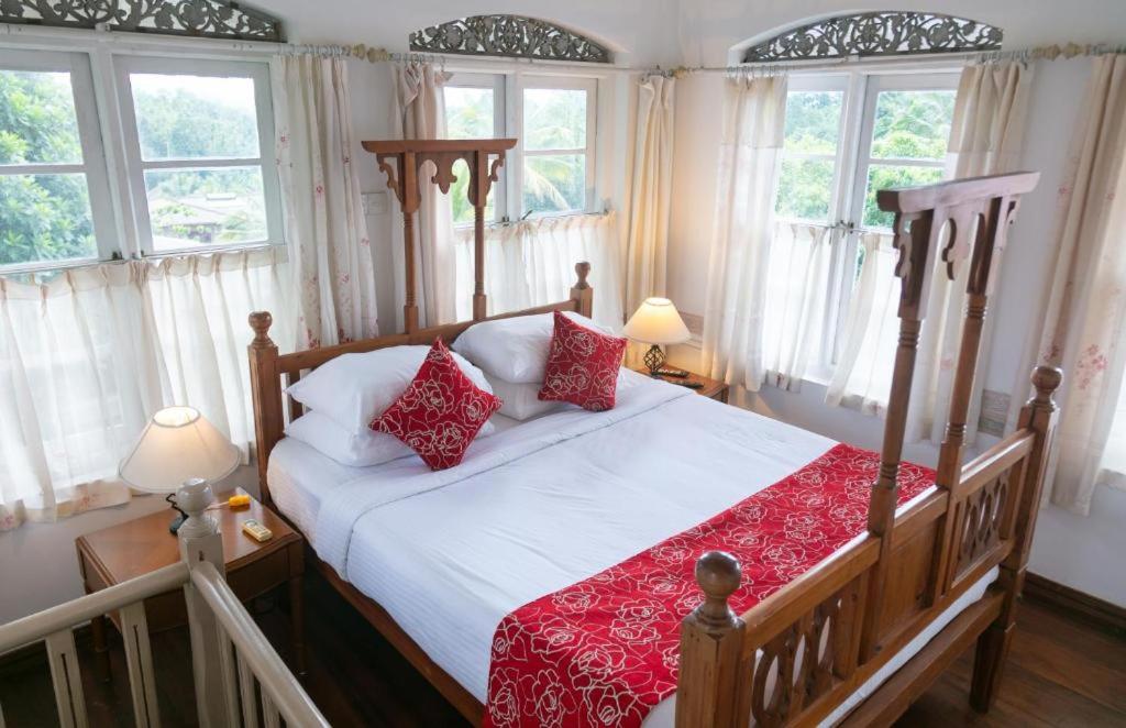 Postel nebo postele na pokoji v ubytování Manor House-Kandy