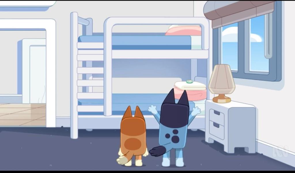 Dos perros en una habitación con una litera en Lvl 24 Bluey Themed family apartment in the heart of CBD by Stylish Stays, en Brisbane