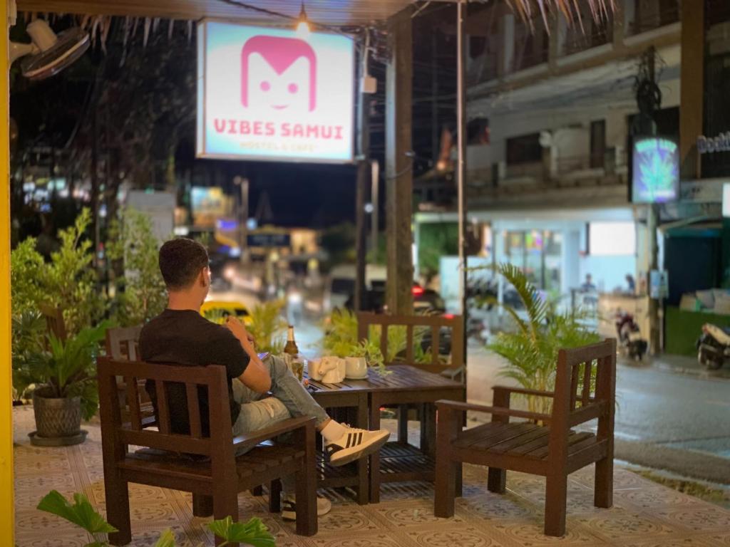 Hosté ubytování Vibes Samui Hostel and Cafe'