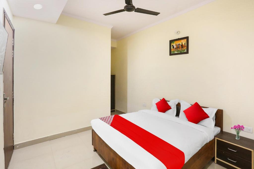 Saffron Guest House Durgapuri chowk, New Delhi (updated prices 2024)