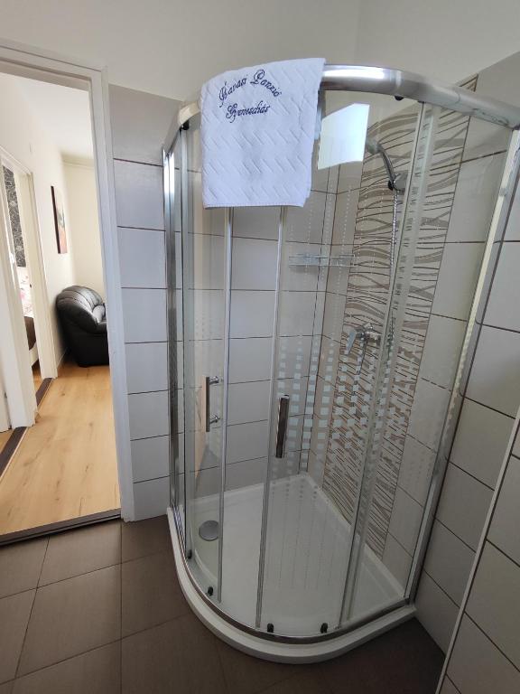 Koupelna v ubytování Havasi Vendégház