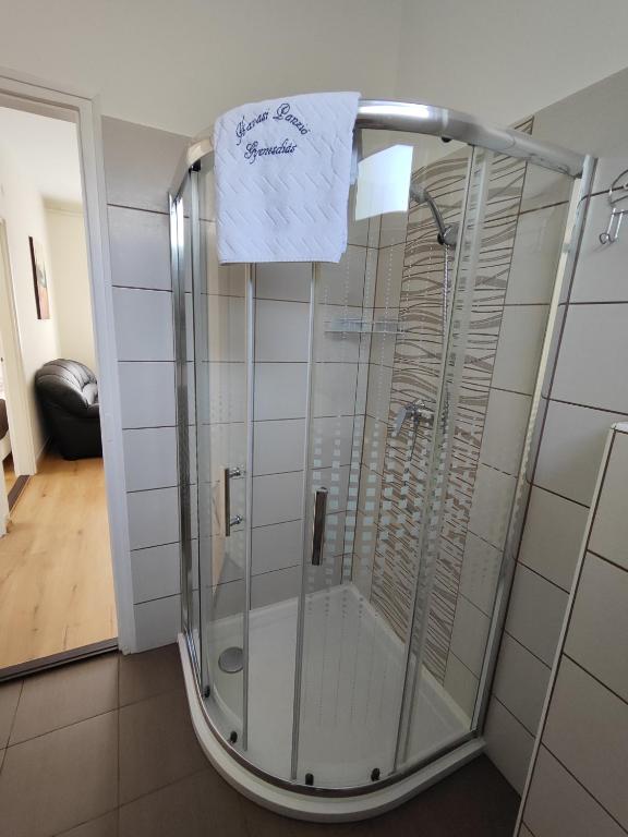 Koupelna v ubytování Havasi Vendégház