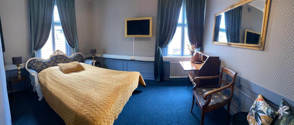 Postel nebo postele na pokoji v ubytování Järnvägshotellet B&B Skara