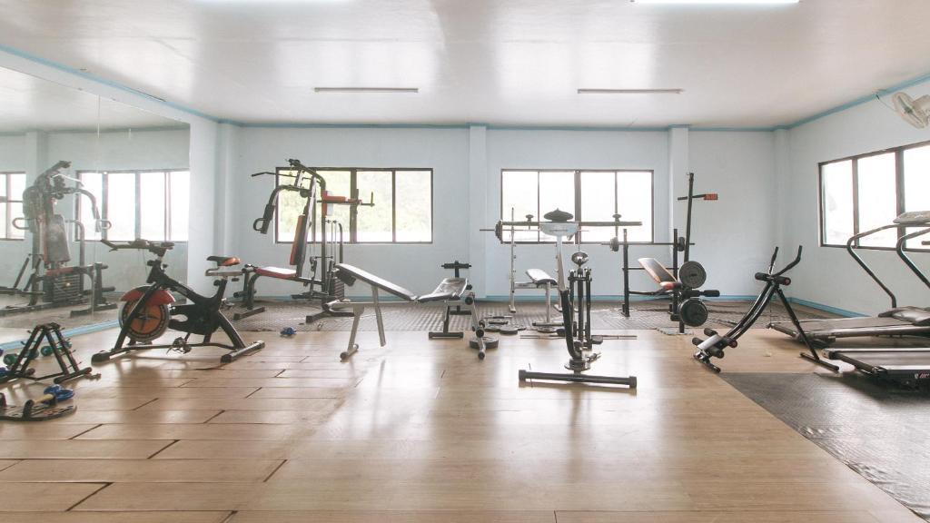 Fitness centrum a/nebo fitness zařízení v ubytování RedDoorz @ Raj Inn Guimaras