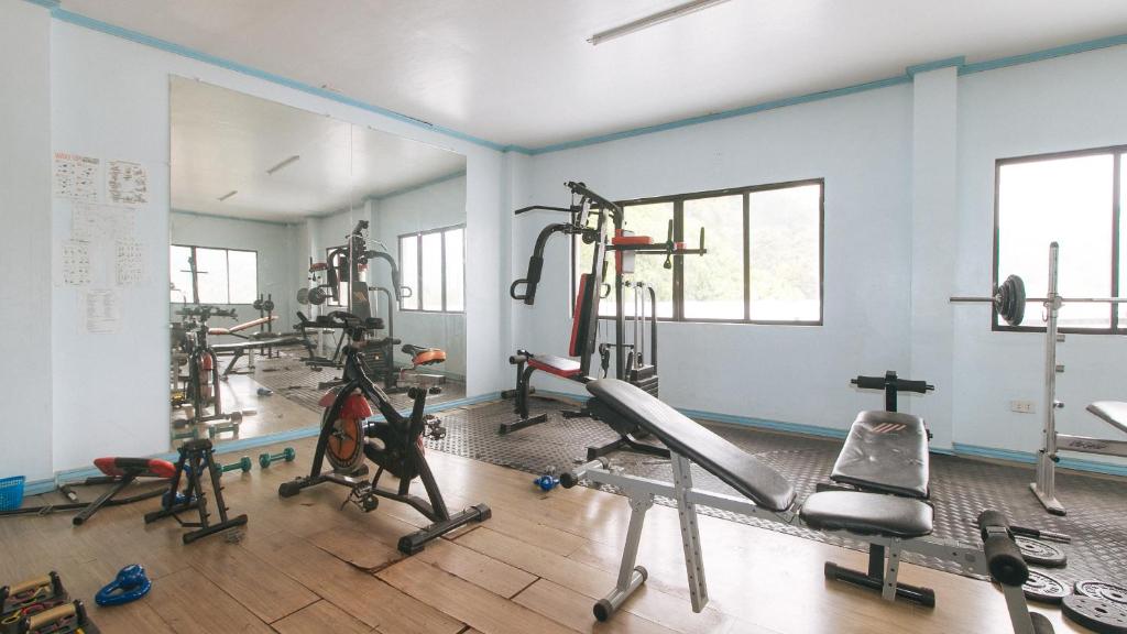 Fitness centrum a/nebo fitness zařízení v ubytování RedDoorz @ Raj Inn Guimaras