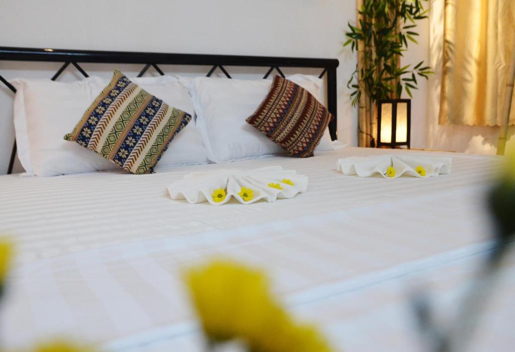 Una cama o camas en una habitación de Northern hostel 2 - Bui Vien Walking Street