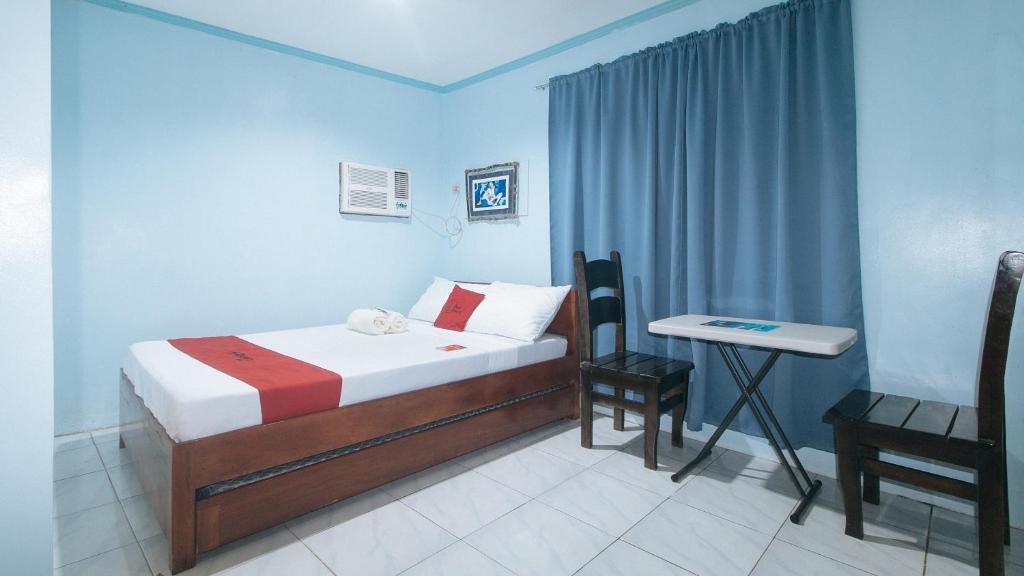 Postel nebo postele na pokoji v ubytování RedDoorz @ Raj Inn Guimaras
