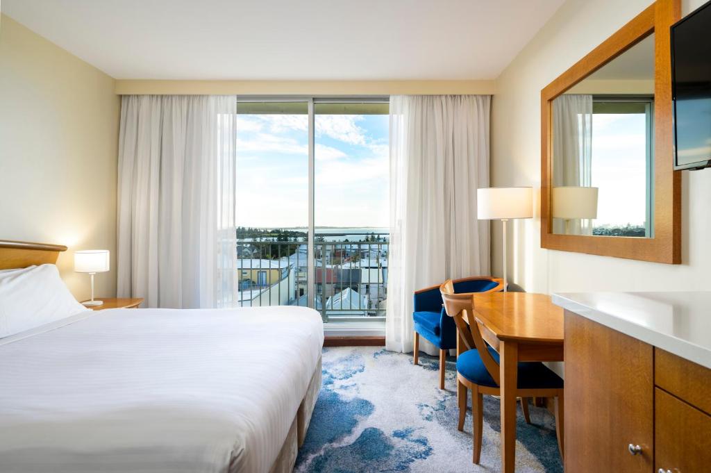 Noah's On the Beach - Resim 4