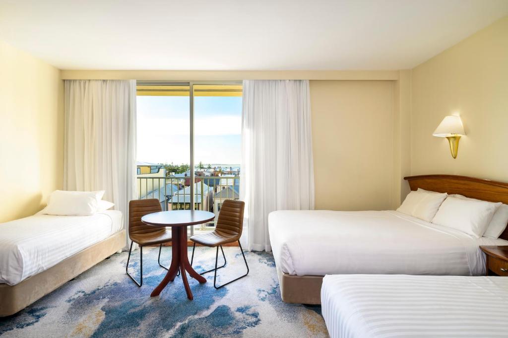 Noah's On the Beach - Resim 7