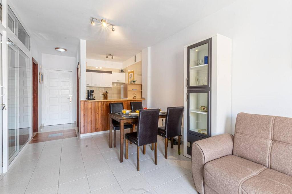 Kuchyňa alebo kuchynka v ubytovaní Cozy 2b Apt By The Beach By Dream Homes Tenerife