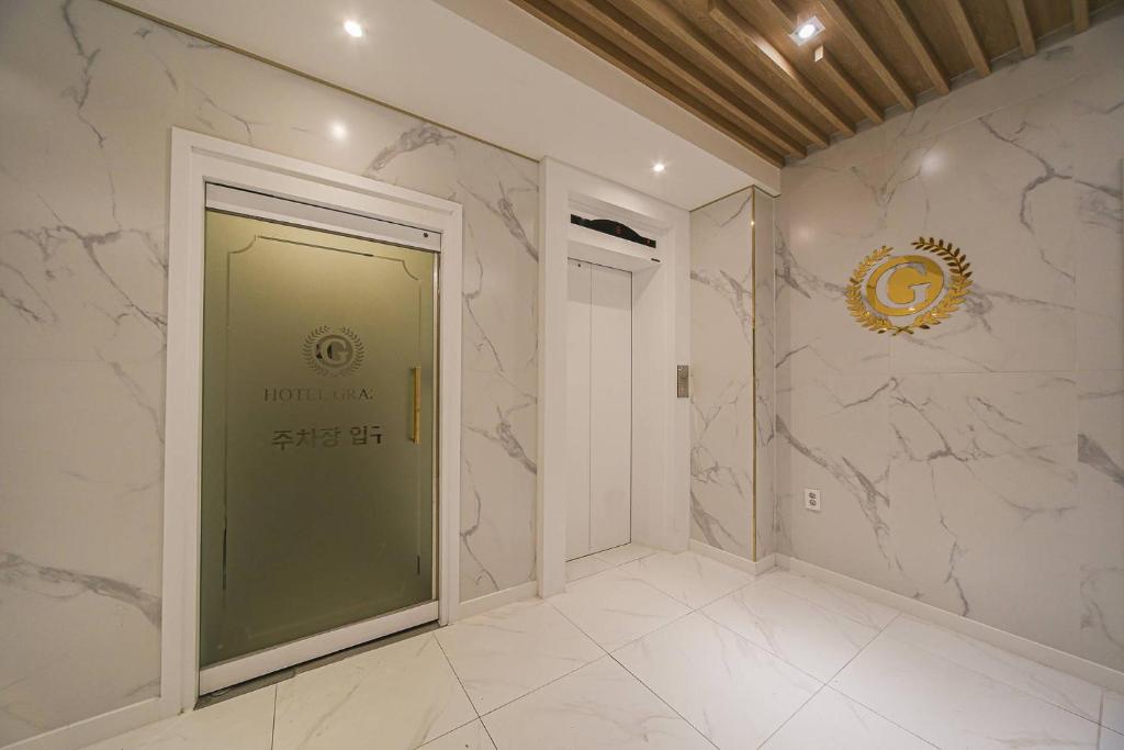 Fotografie z fotogalerie ubytování Grazie Hotel Tanhyeon v destinaci Kojang