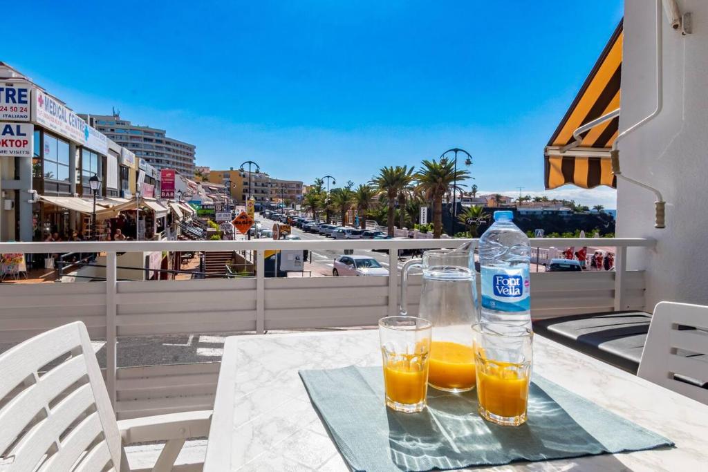 Nápoje v ubytování Playa Arena Beach Apt By Dream Homes Tenerife