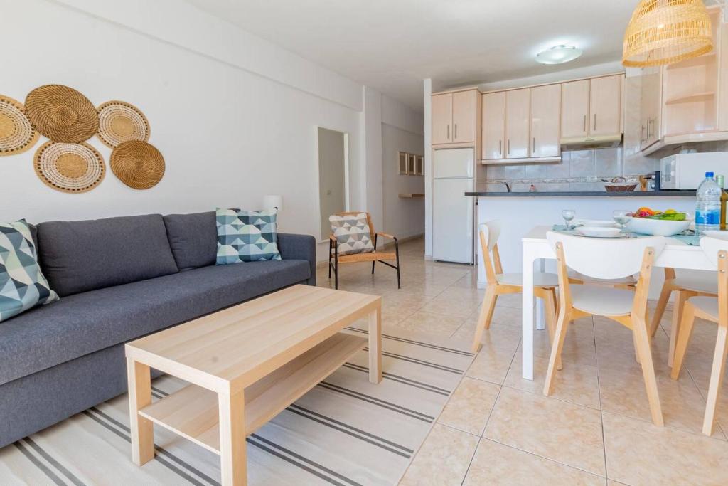 Kuchyň nebo kuchyňský kout v ubytování Playa Arena Beach Apt By Dream Homes Tenerife