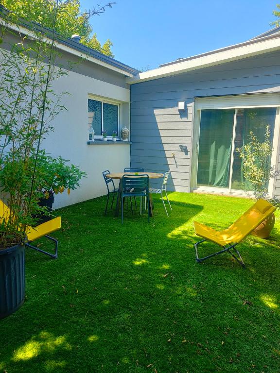 Zahrada ubytování Tiny House avec jardin et accès piscine chauffée