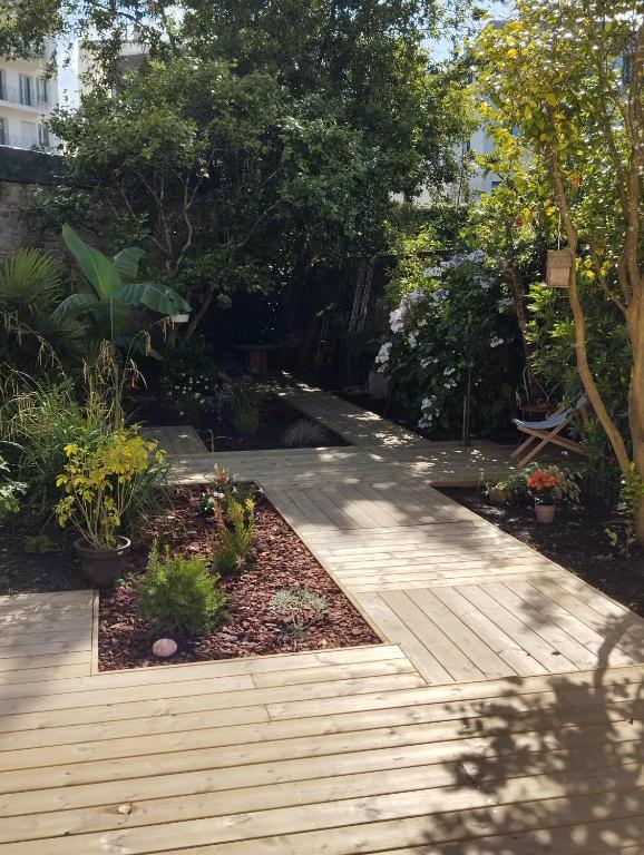 Vonkajšia záhrada v ubytovaní Les Appartements du 31 - Centre Ville - 3è étage - 35m2
