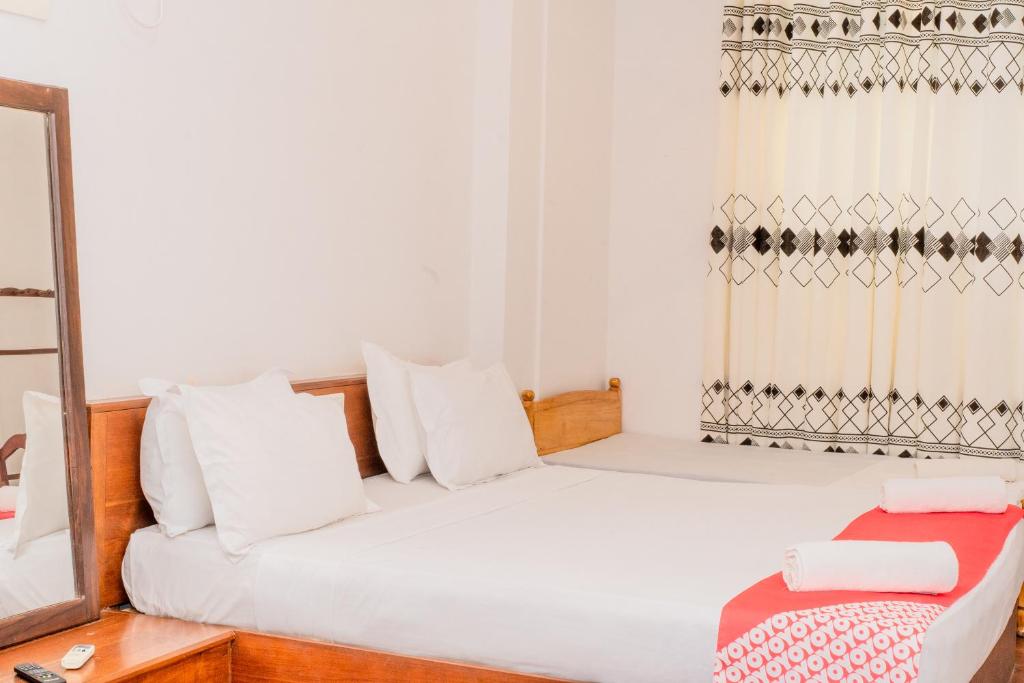 Postel nebo postele na pokoji v ubytování New Wave Beach Resort Unawatuna