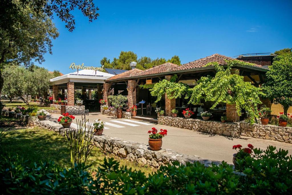 Vonkajšia záhrada v ubytovaní Amadria Park Apartments Šibenik