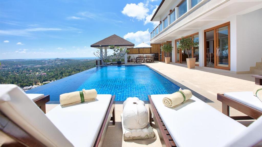 Bazén v ubytování Hillside Baan Lealay 4 Bedrooms Bophut Hill Amazing Sea Views nebo v jeho okolí