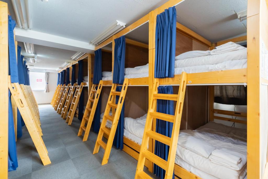 Palanda nebo palandy na pokoji v ubytování Dormitory Kinshu - ドミトリー錦繍