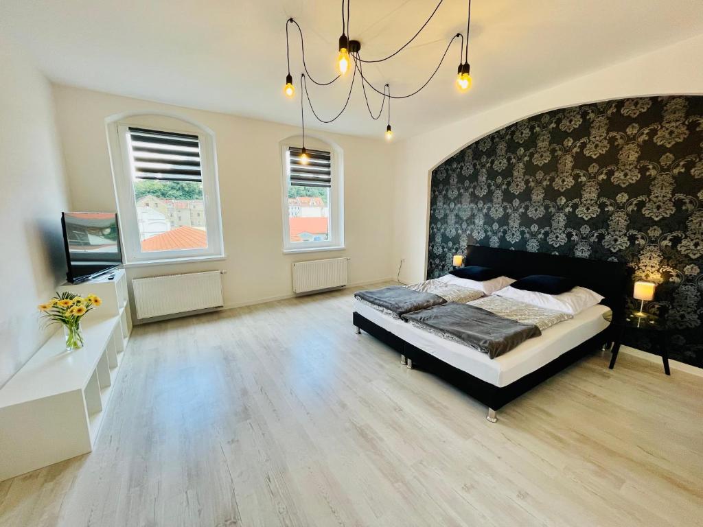 a bedroom with a bed and a large wall at Apartment im Herzen von Meissen No3 in Meißen