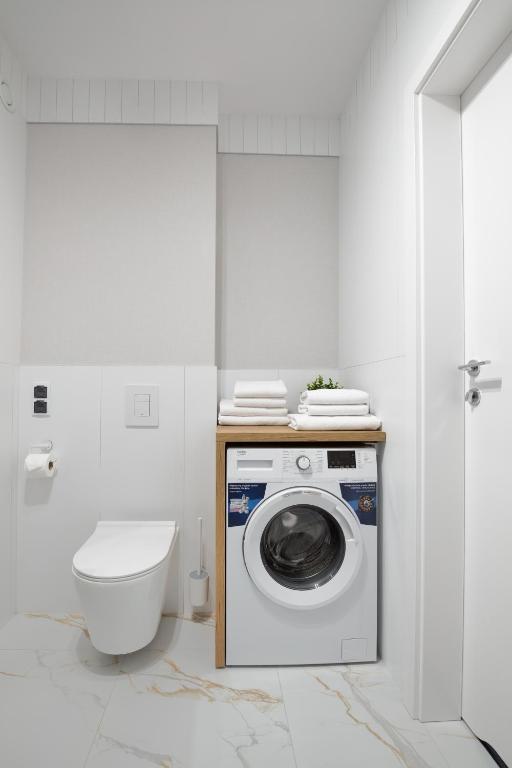 Metropolis Old Town Apartments - 16