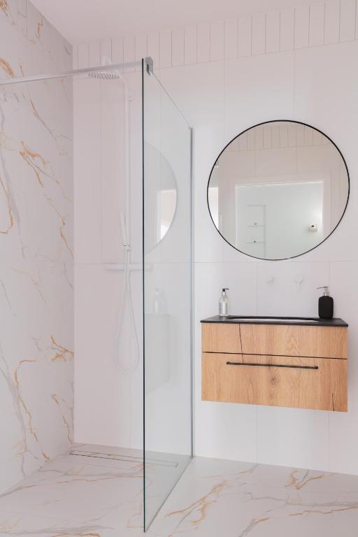 Metropolis Old Town Apartments - 10