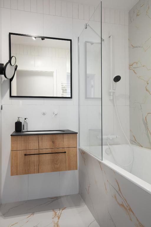 Metropolis Old Town Apartments - 11