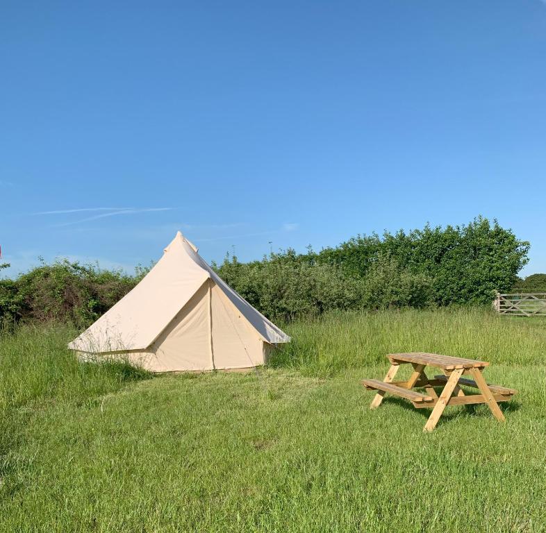 Fallow Fields Camping, Lathe Barn - 帐篷