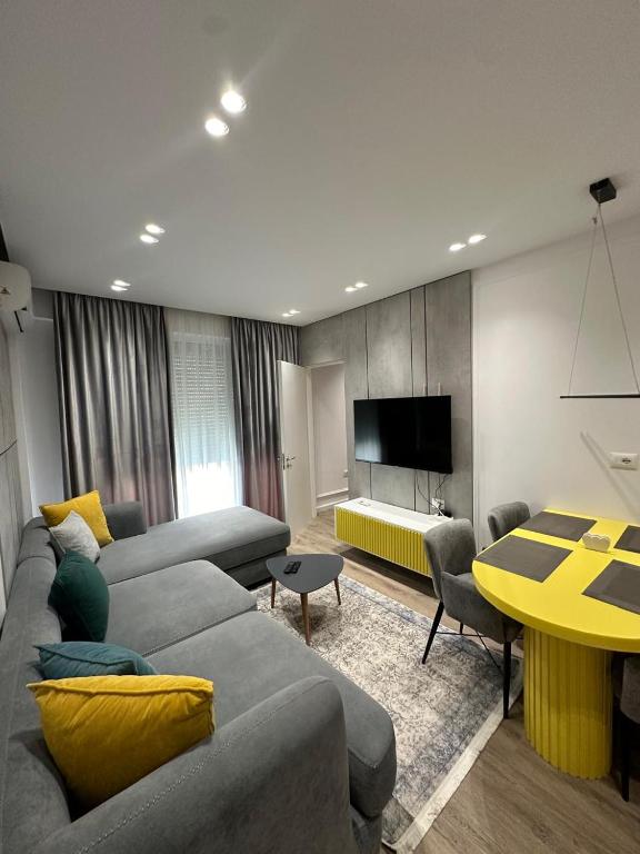 TV a/nebo společenská místnost v ubytování Escape Luxury Apartment 2 Shengjin