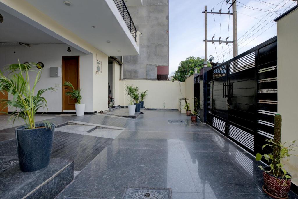 Fotografie z fotogalerie ubytování The Lodgers Studio Apartment Infront of Artemis Hospital Gurugram v destinaci Gurgáon
