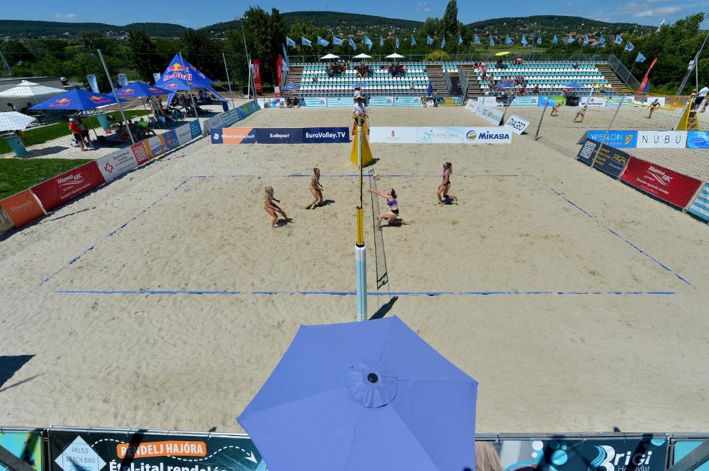 Tenis a/nebo squash v ubytování Beach Arena Csopak nebo okolí