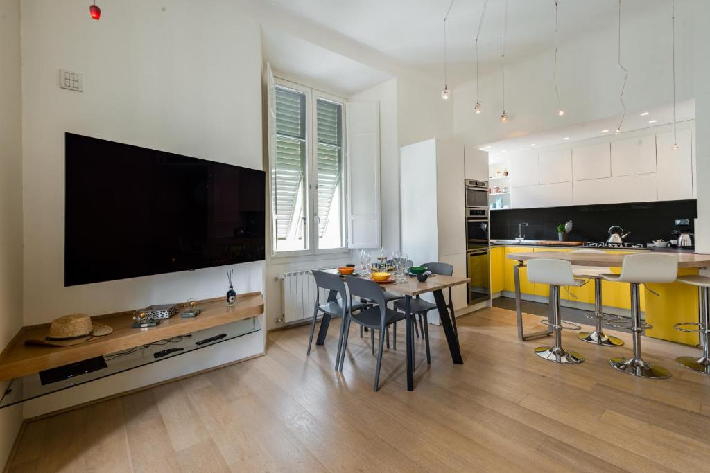 Quiet Designer Flat with Private Rooftop Terrace