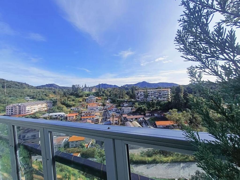 Nespecifikovaný výhled na hory nebo výhled na hory při pohledu z luxury tent