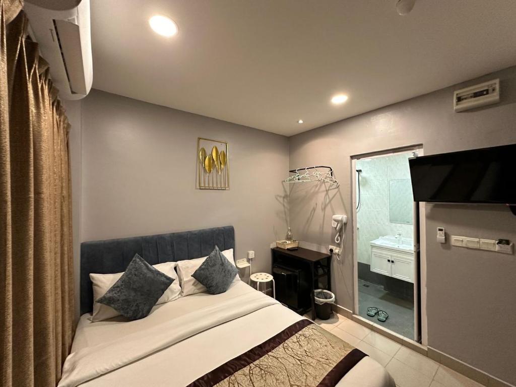 Postel nebo postele na pokoji v ubytování SS Grey Hotel 2