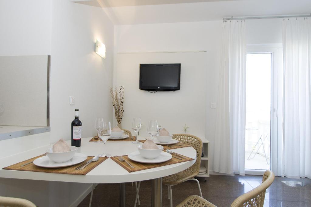 Télévision ou salle de divertissement dans l'établissement Apartments Villa Olea
