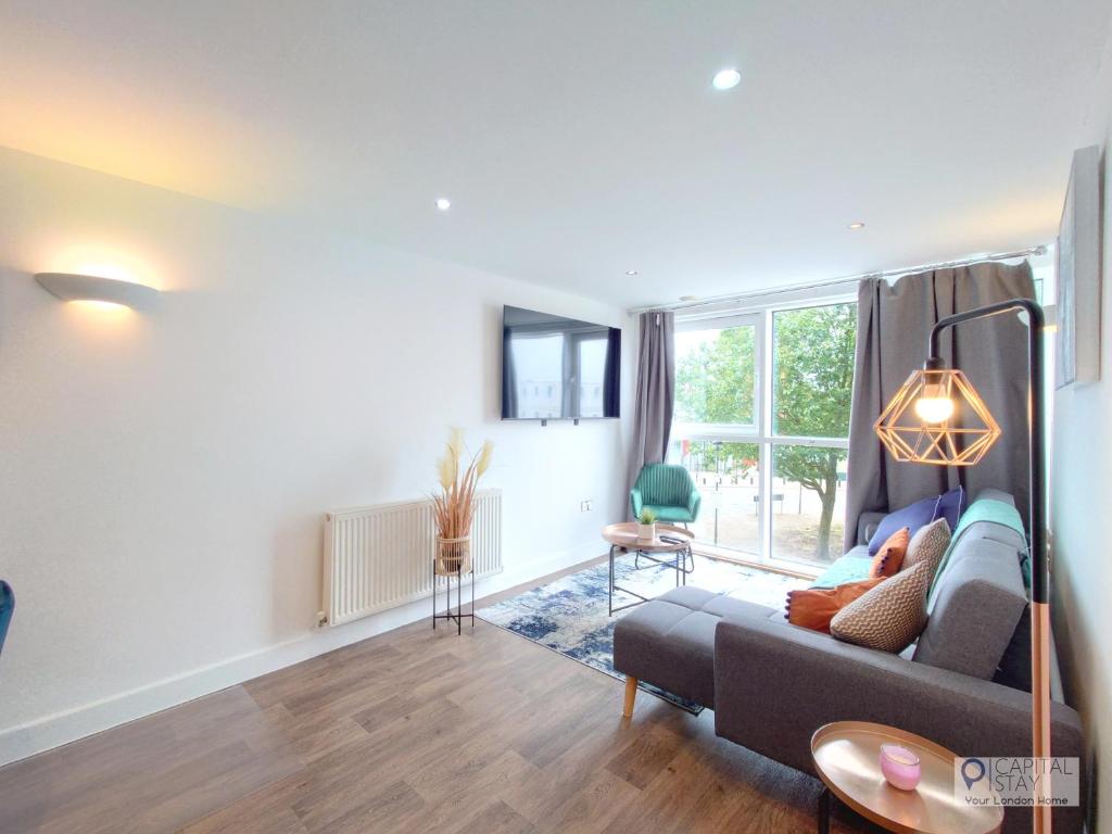 Two Bed Serviced Apartment by London Docklands - Two-Bedroom Apartment