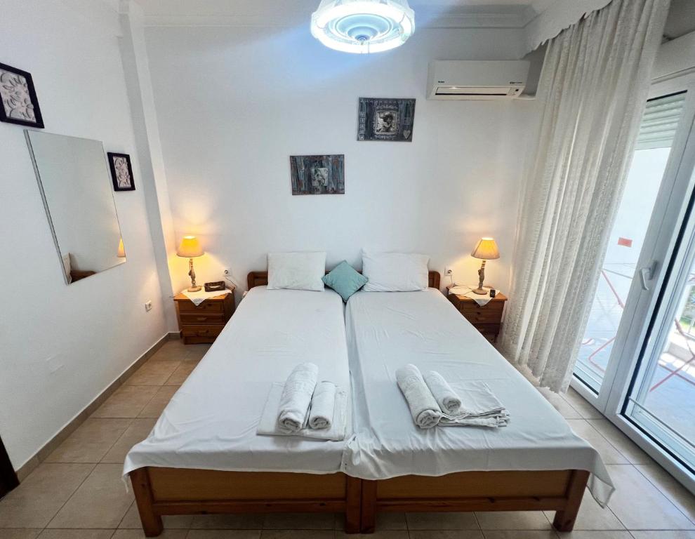 A bed or beds in a room at Studios Vaso